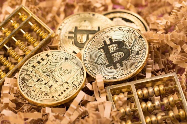 科技企业的比特币策略：微软为何婉拒？特斯拉持币，MicroStrategy 又如何达成里程碑？